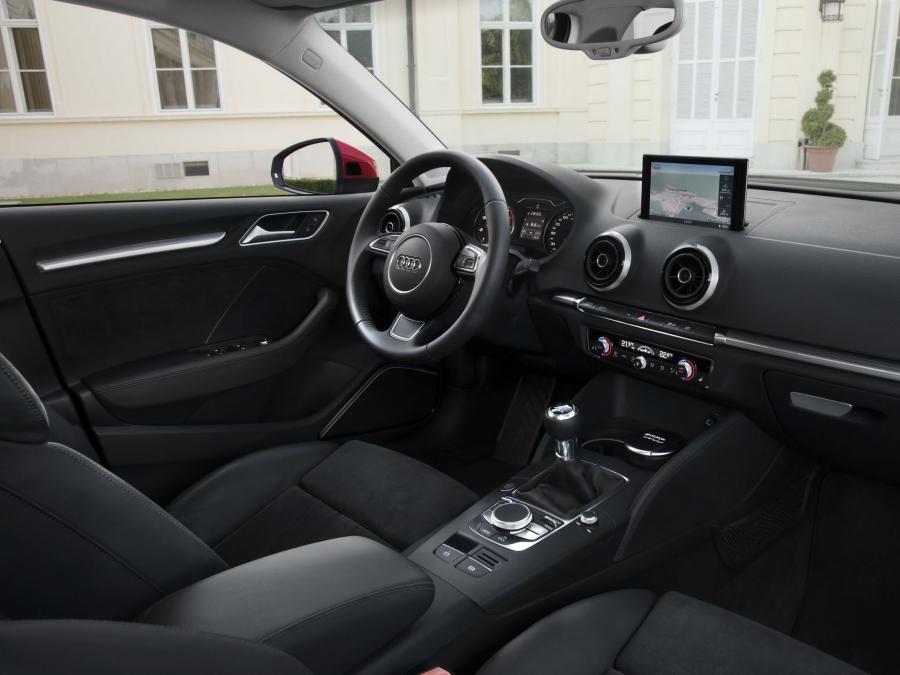Торпедо Audi A3 Sedan 1.8 T S-Line (8V) 2013 года  (WW) (фото 6 из 16)